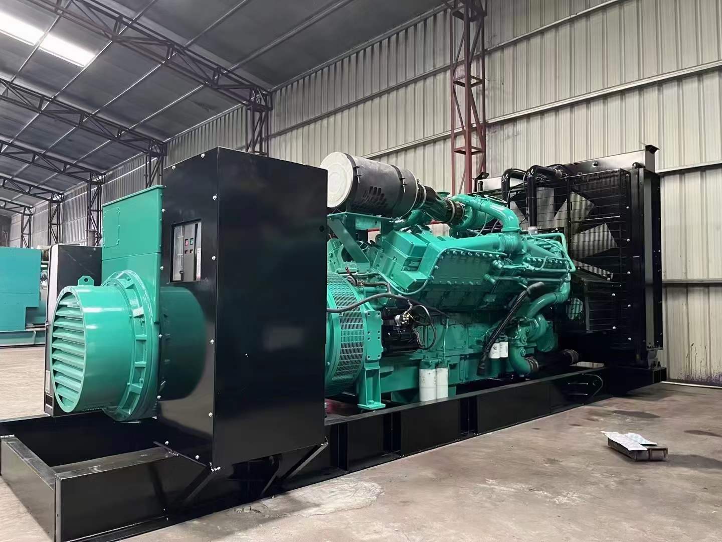 费县如何降低 800kW 柴油发电机输出电流的波动？